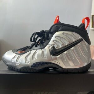 Silver grey and black Jordan foam posites. Worn once, box is in good condition.